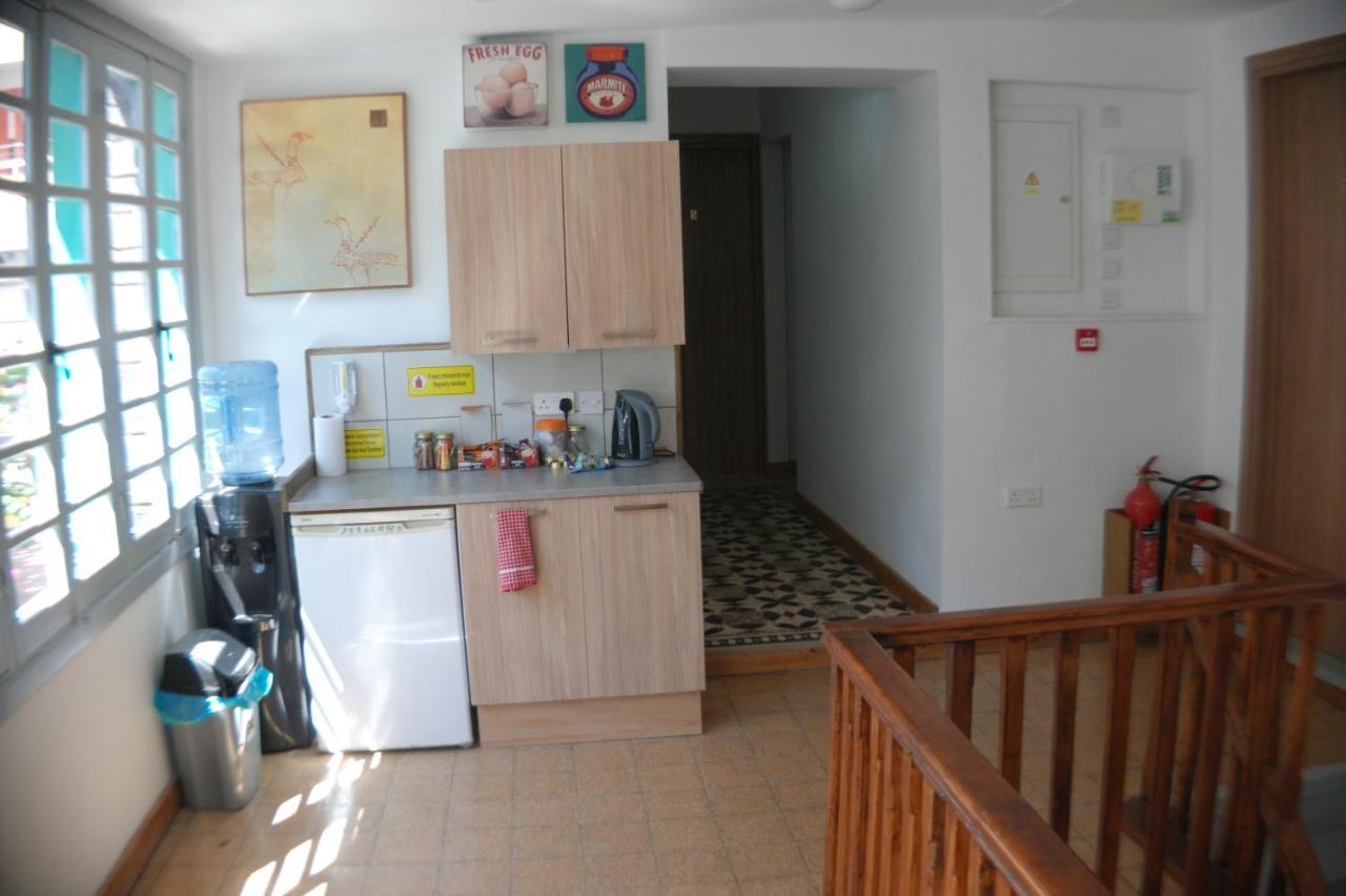 Harrys Inn Guesthouse Larnaca Exterior foto
